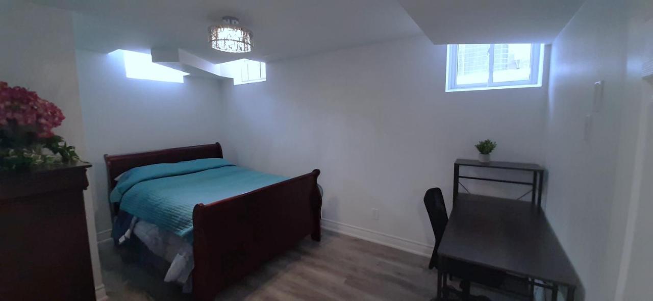 2 Bedrooms 2 Washrooms 2 Parking Spots Basement Apartment Newmarket Exterior photo